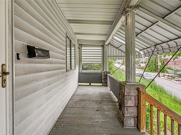 3rd image of 1817 Woodward Ave