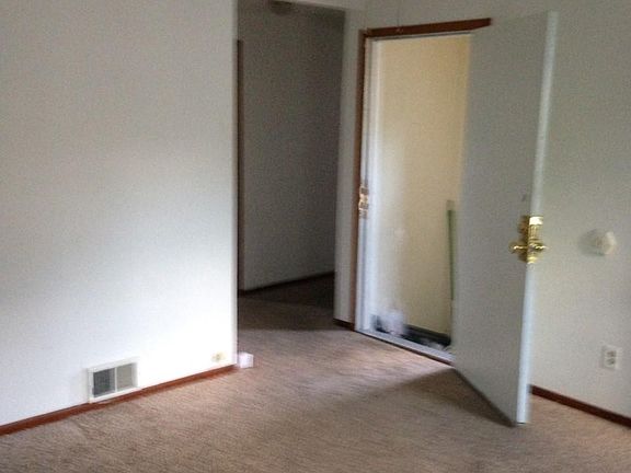 2nd image of 977 Greenbrier St #2
