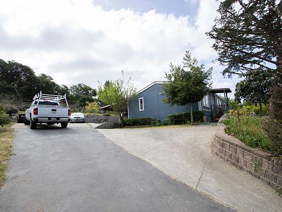 4th image of 210 Las Lomas Dr