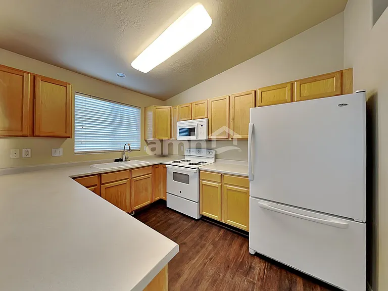 1977 E Fremont Crest Ave — Photo 3
