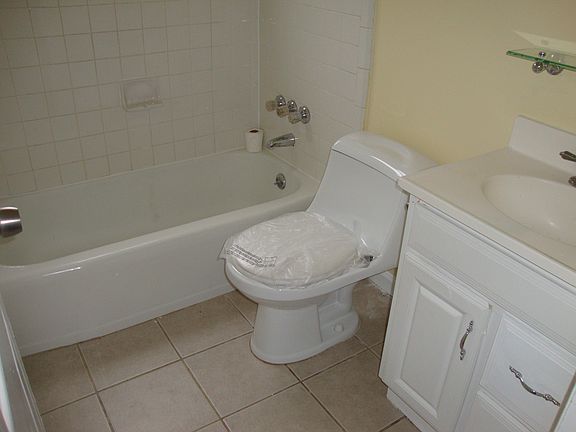 5th image of 1050 Desoto Ave