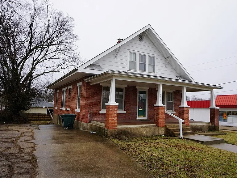 400 N Elm St — Photo 2