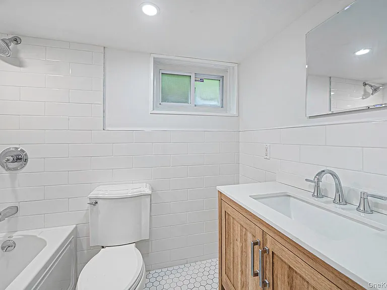 2386 New York Ave #2 — Photo 9