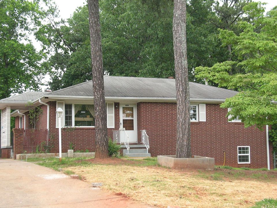 Great 4-sided brick home w. basement on large lot