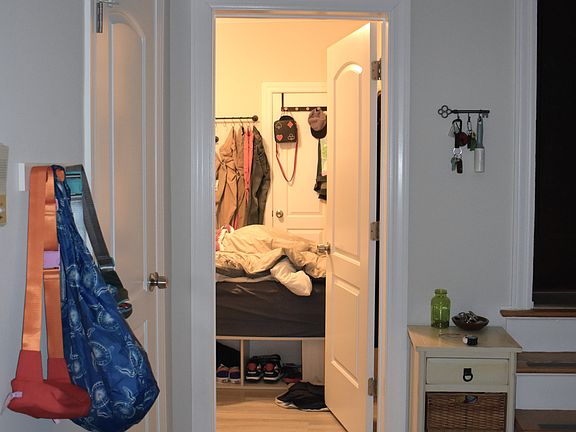 3rd image of 3815 N Greenview Ave #G
