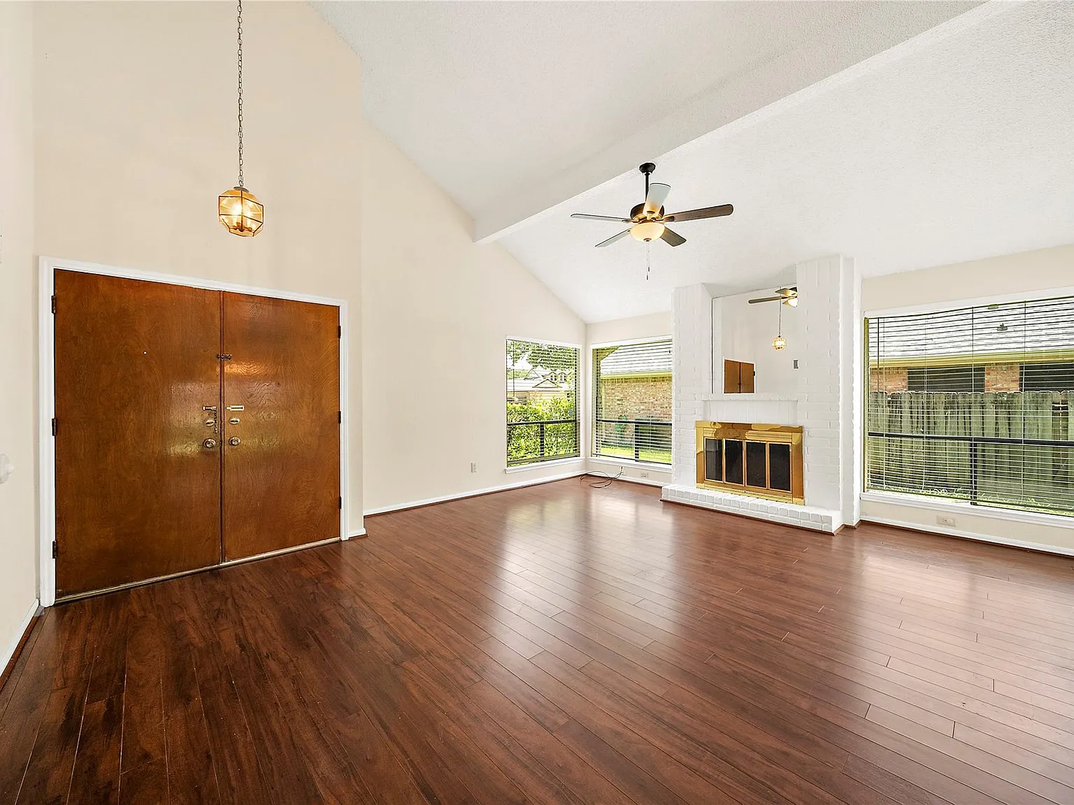 4 bed, 2.5 bath, 2453 sqft, $2,495 — Photo 4