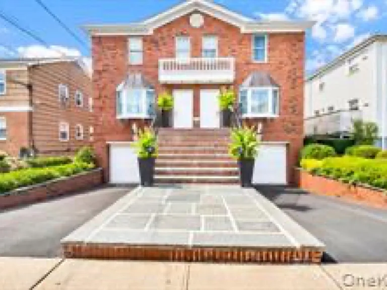 27 Woodside Ave #2B — Photo 1