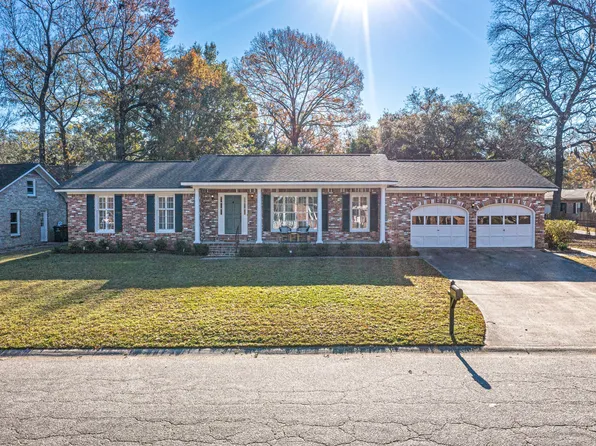 1013 Quaker Dr, Hanahan, SC 29410