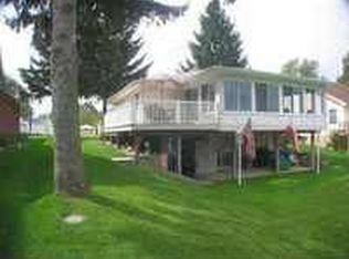 135 Holiday Dr, Brooklyn, MI 49230