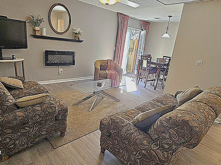 Livingroom & Dining Room