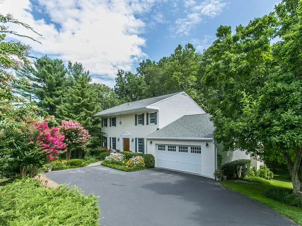 329 Club View Dr, Great Falls, VA 22066