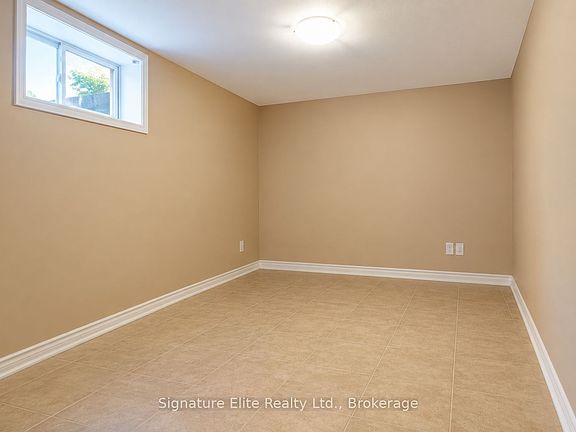 3rd image of 257 Keele St #Basement