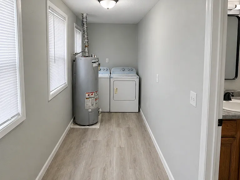713 N Cory St — Photo 10