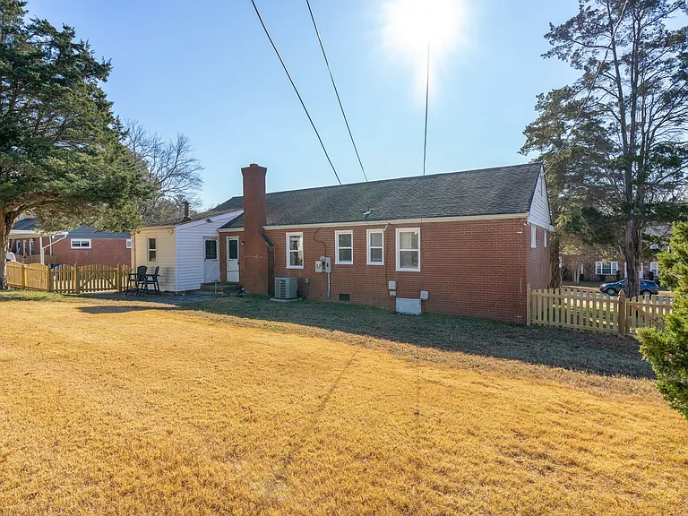 8702 Claymont Dr — Photo 47