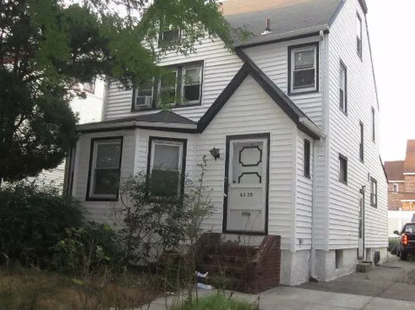 6335 Carlton St, Rego Park, NY 11374