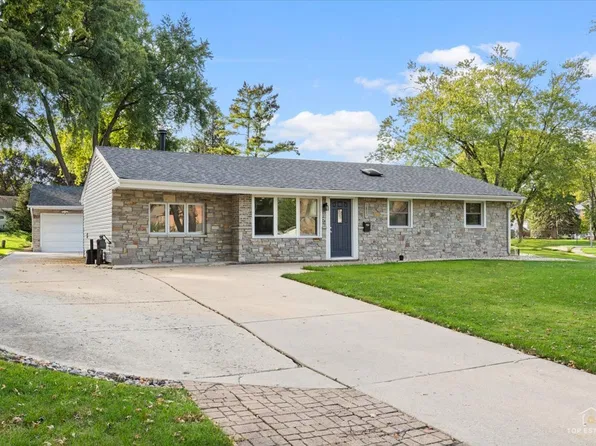 1831 Wedgewood Ln, Schaumburg, IL 60193
