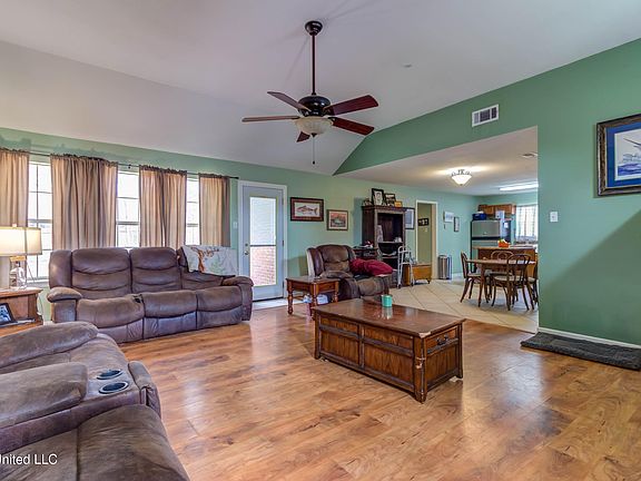 3rd image of 7032 Oakhurst Dr