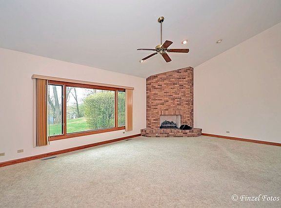 3rd image of 11N333 Williamsburg Dr