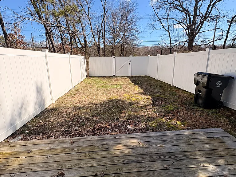 57 Vanderbilt Ct — Photo 10