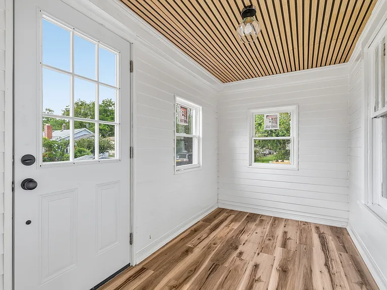 2446 Morton St — Photo 1