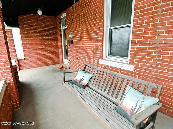 2nd image of 222 Brooks St