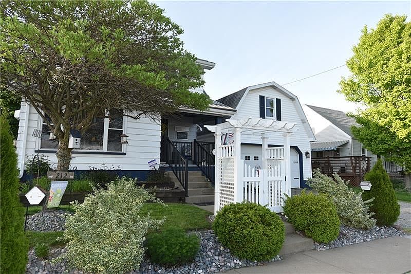1st image of 212 E Metzger Ave