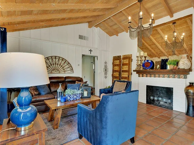 686 N Calle Rolph — Photo 7