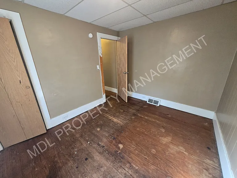 2257 S Niagara St — Photo 8