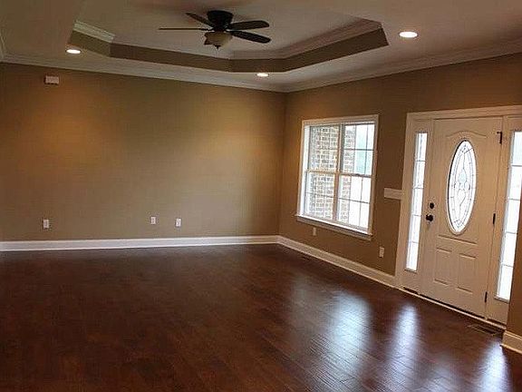 3rd image of 242 Creekwood Ln