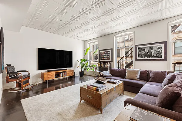 Rented by OFFICIAL | media 9