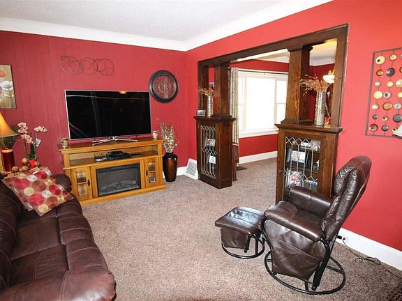 4th image of 528 N 42nd Ave W