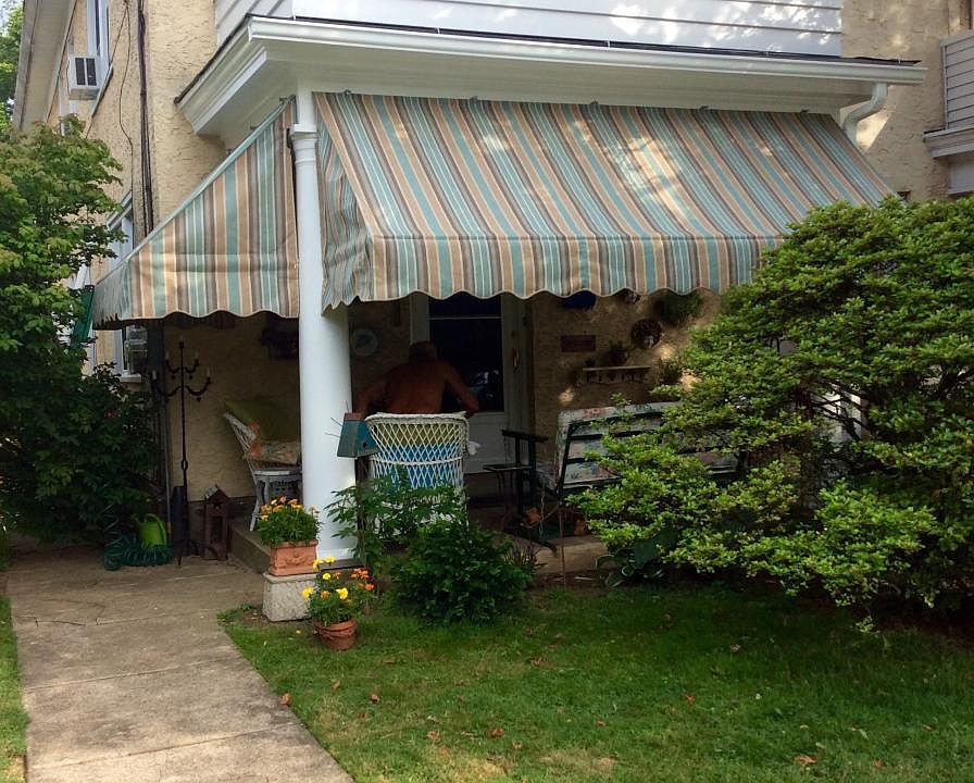 2nd Floor Apartment with deck for rent