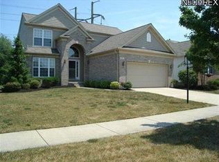 271 Stratford Dr, Broadview Heights, OH