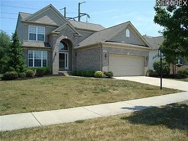 271 Stratford Dr photo 1