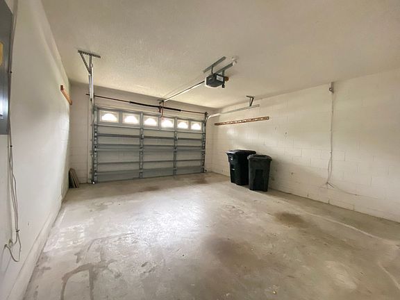 5th image of 111 Holloway Ct