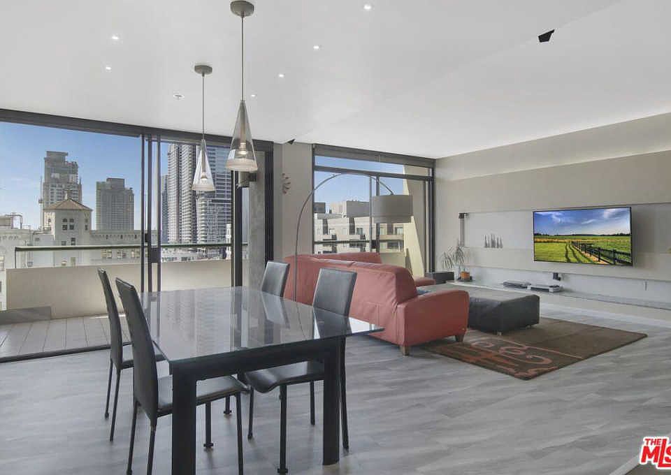 1st image of 600 W 9th St APT 1509