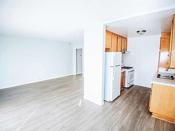 4th image of 1018 N El Centro Ave #9