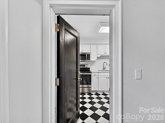 4th image of 103 S Laurel Ave APT 83-B