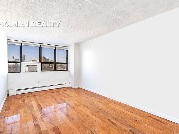 4th image of 301 W 110th St APT 12C