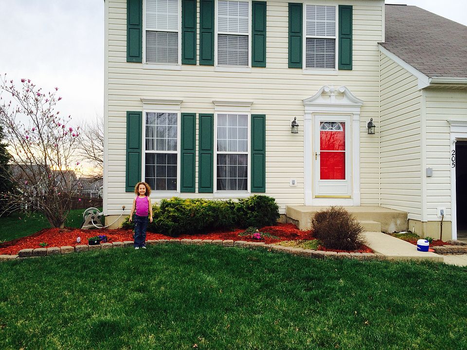 2nd image of 205 Crockett Dr