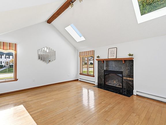 2nd image of 19 Bennett Cir
