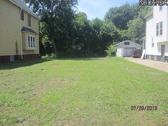 5th image of 556 E 117th St