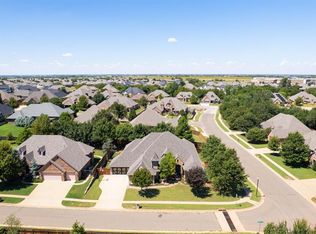19609 Chestermere Cir, Edmond, OK 73012