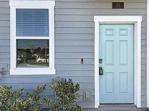 3rd image of 23 Elmhurst Ln