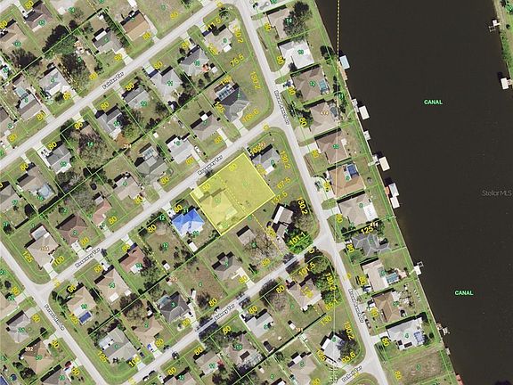 3rd image of 825 Roseway Ter NW