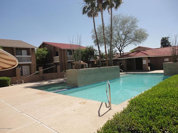 4th image of 2838 E Tracy Ln Unit 2