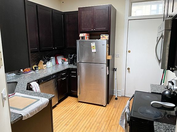 4th image of 3155 N Pine Grove Ave #2F