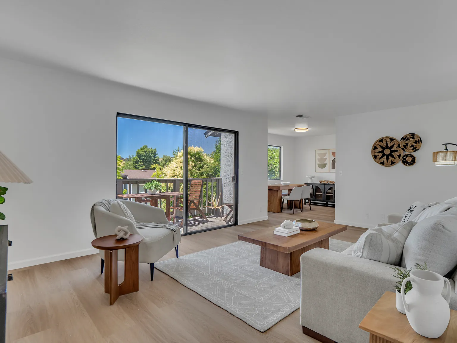2 bed, 1087 sqft, $2,300 — Photo 3