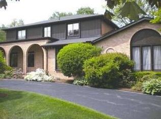 4340 Stoney River Dr, Bloomfield, MI 48301