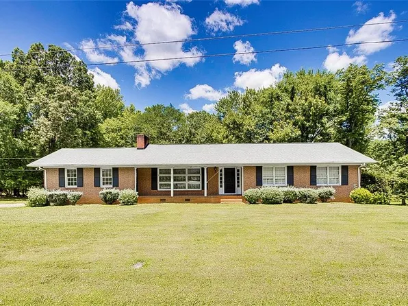 1127 Richardson St, Ramseur, NC 27316